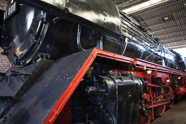 Die Dampflokomotive 01 008 erlaubt einen ausgiebigen Blick in ihren Führerstand