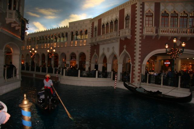 las-vegas-hotels-the-venetian-inside2