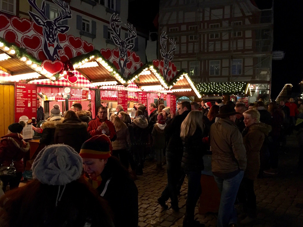 Weihnachtsmarktbüdchen in der Altstadt