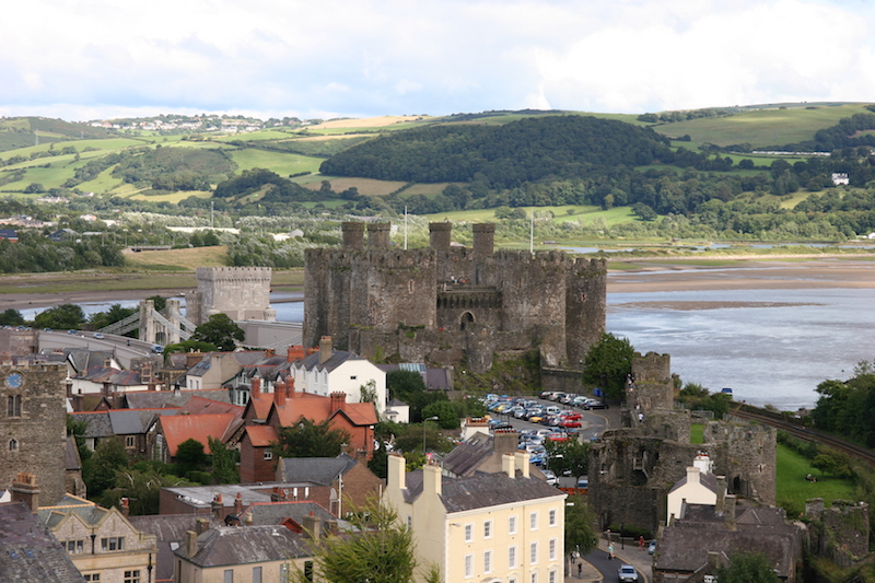 Auch nach fast 800 Jahren verfügt Conwy Castle noch über eine voll intakte Ringmauer mit 8 Wehrtürmen