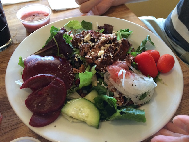 Steak und gemischter Salat