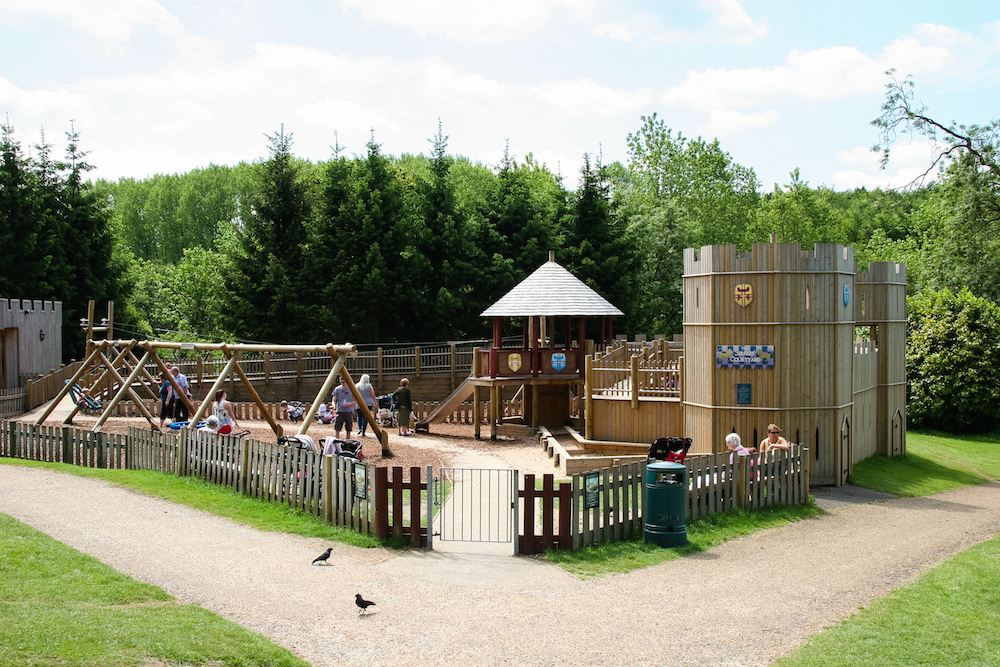 Ein Spielplatz wie eine Ritterburg