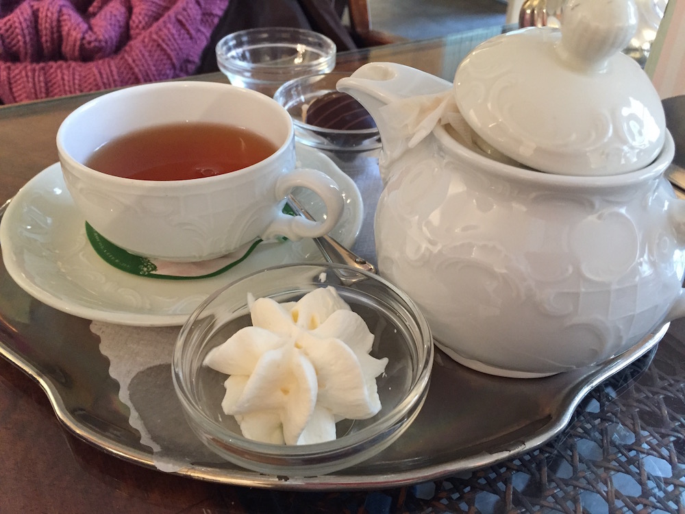 Tee im Café König