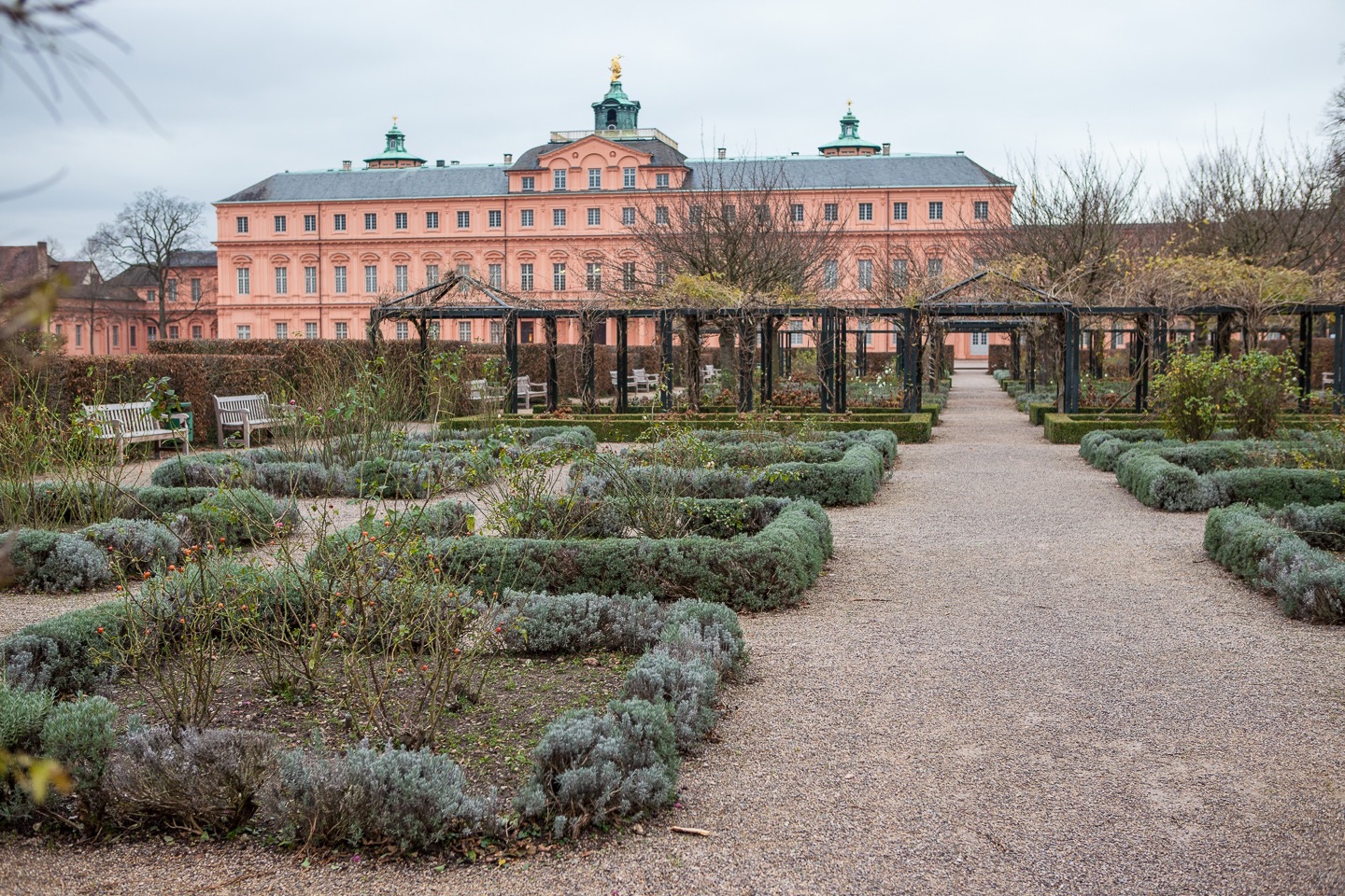 Das Barockschloss Rastatt mit der Parkanlage im Vordergrund