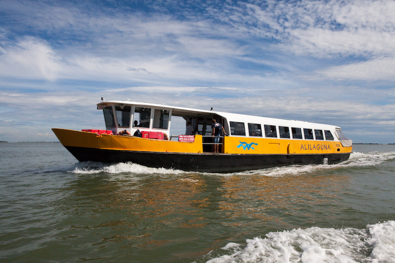 Ein Vaporetto, die sind die "Busse" Venedigs