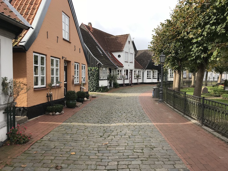 Der kleine Stadtteil Holm im Schleswig lädt zum bummeln ein