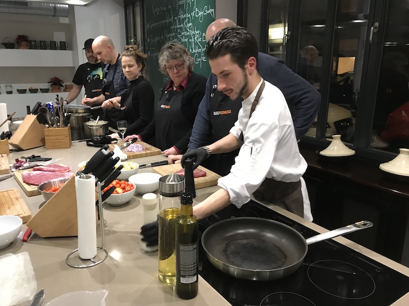 Wir lernen, wie das Flank-Steak vorbereitet wird