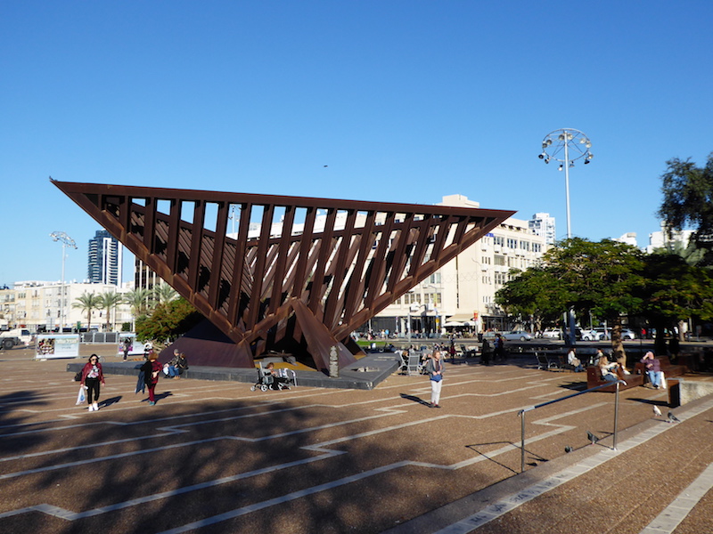 Das Holocaust-Denkmal auf dem Yitzhak Rabin Platz