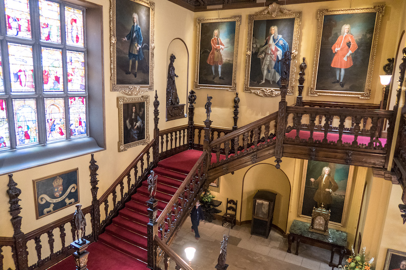 Die Eingangshalle mit dem Treppenhaus von Blickling Hall