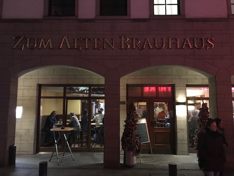 Hier stand früher die Brauerei Reissdorf. Heute kann man an diesem Ort weiterhin das leckere Bier im "Zum Alten Brauhaus" trinken