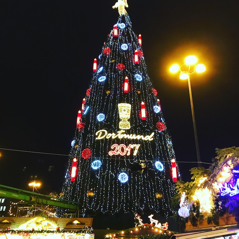 Der größte Weihnachtsbaum der Welt steht in Dormund