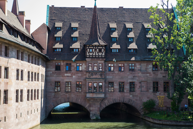 Das Heilig Geist Spital diente im 14. Jahrhundert als Unterkunft für Alte und Hilfsbedürftige. Heute befindet sich hier eine Seniorenresidenz.