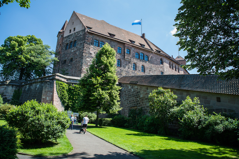 Natürlich lasse ich es mir nicht nehmen, einen kurzen Blick in den Garten der Burg zu werfen