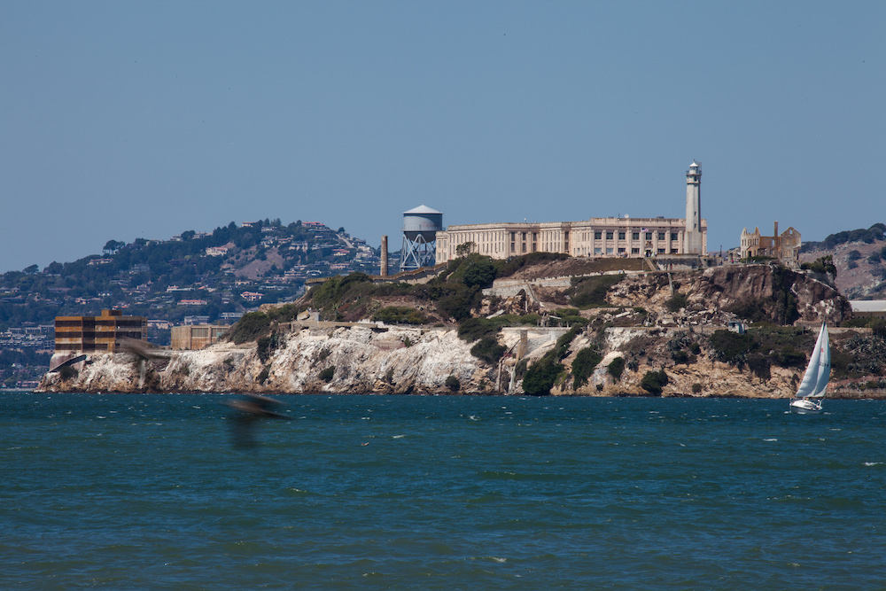 Das Hotel sollte schon etwas außerhalb liegen, aber nicht gerade hier: auf Alcatraz