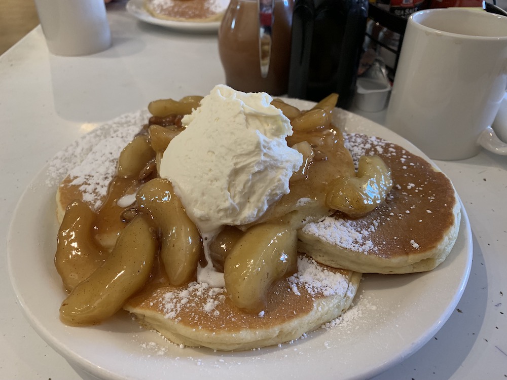 Apple-Walnut Pancakes in der Pancake Pantry. So lecker!