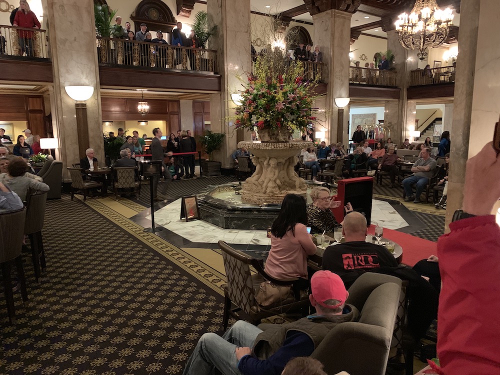 In diesem Brunnen in der Lobby des Peabody Hotels plantschen fröhlich ein paar Enten.