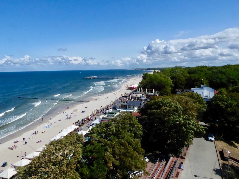 Blick auf den Strand von Kolberg vom Leuchtturm aus