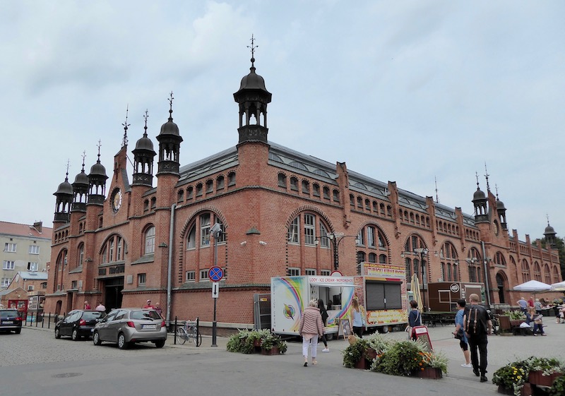 Die historische Markthalle (Hala Targowa Kupcow Dominikanskich) solltet ihr nicht verpassen.