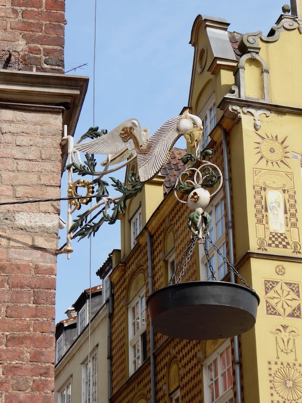 Schöne Verzierungen an den Häusern der Langgasse