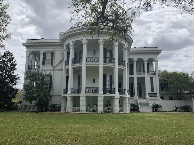 Nottoway Plantation ist die größtre Plantage im Süden. Sie wurde 1859 von John Hampden Randolph gebaut. Eine Führung mitz Audioguide lohnt sich, denn "John Randoph" erzählt einem die Geschichte seines Hauses