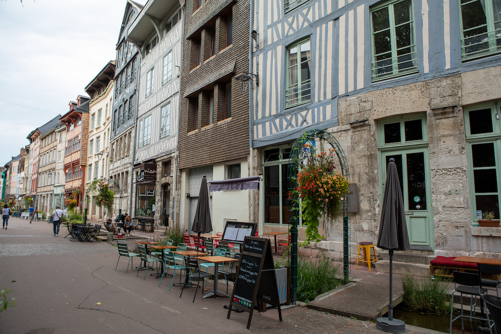 Überall in Rouen kann man sich hinsetzen und eine kurze Pause vom Sightseeing einlegen