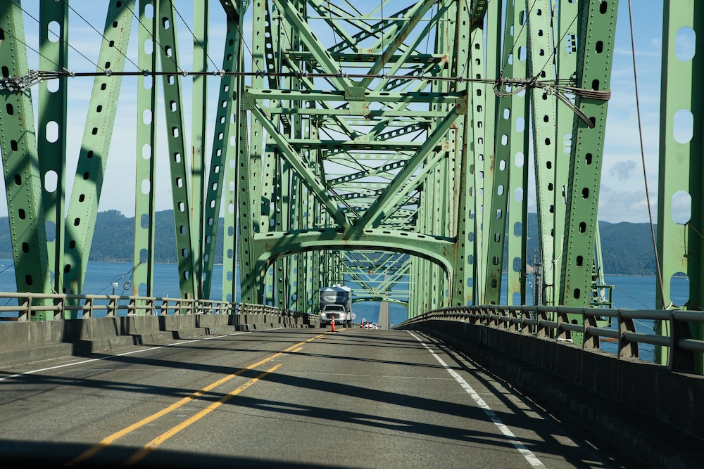 Die Astoria Bridge überspannt den Columbia River.